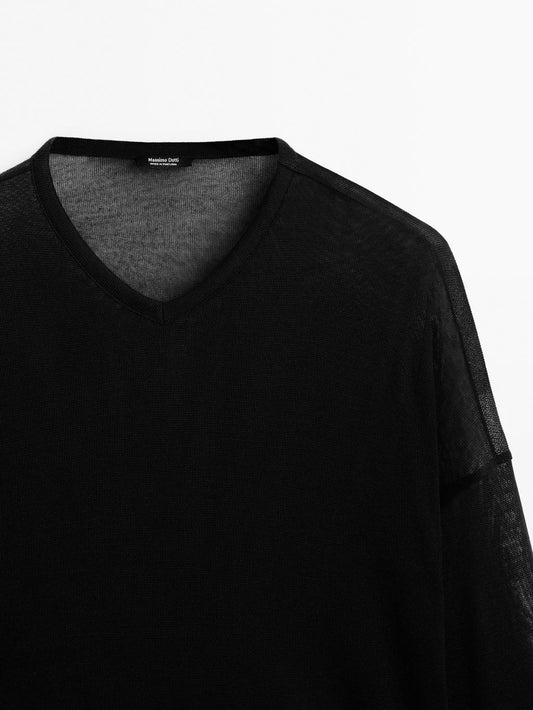 Loose-fitting V-neck sweater