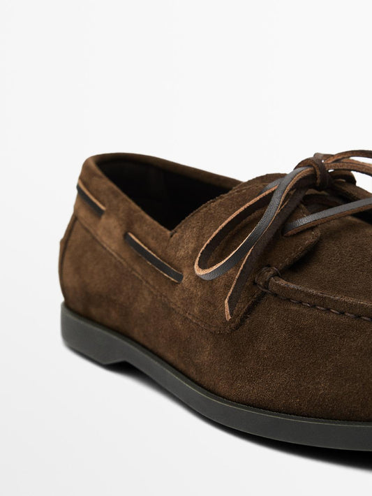 Split suede deck shoes with moc toe