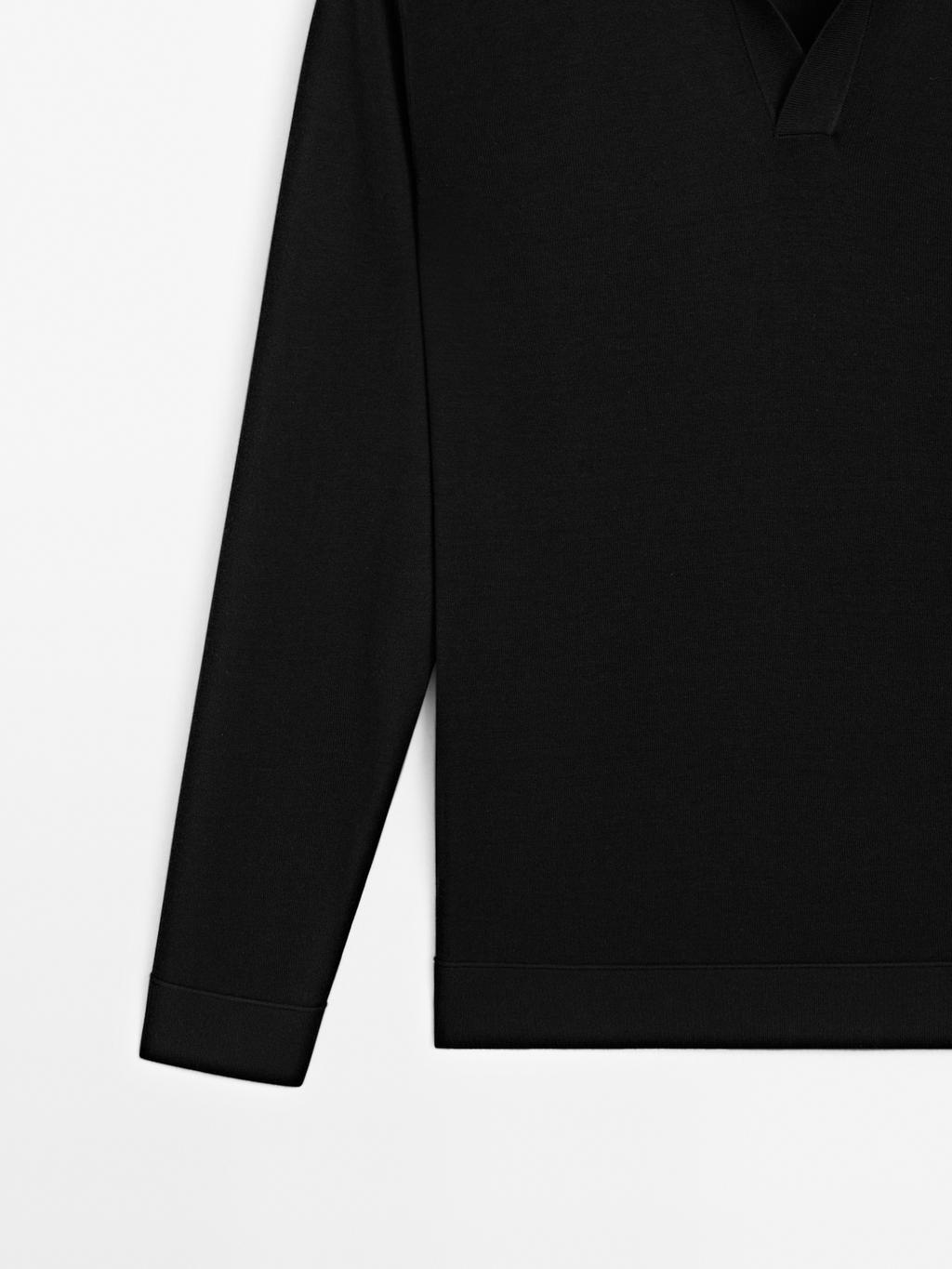 Knit sweater with a polo collar