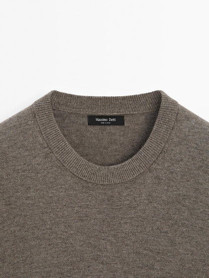 Crew neck knit sweater