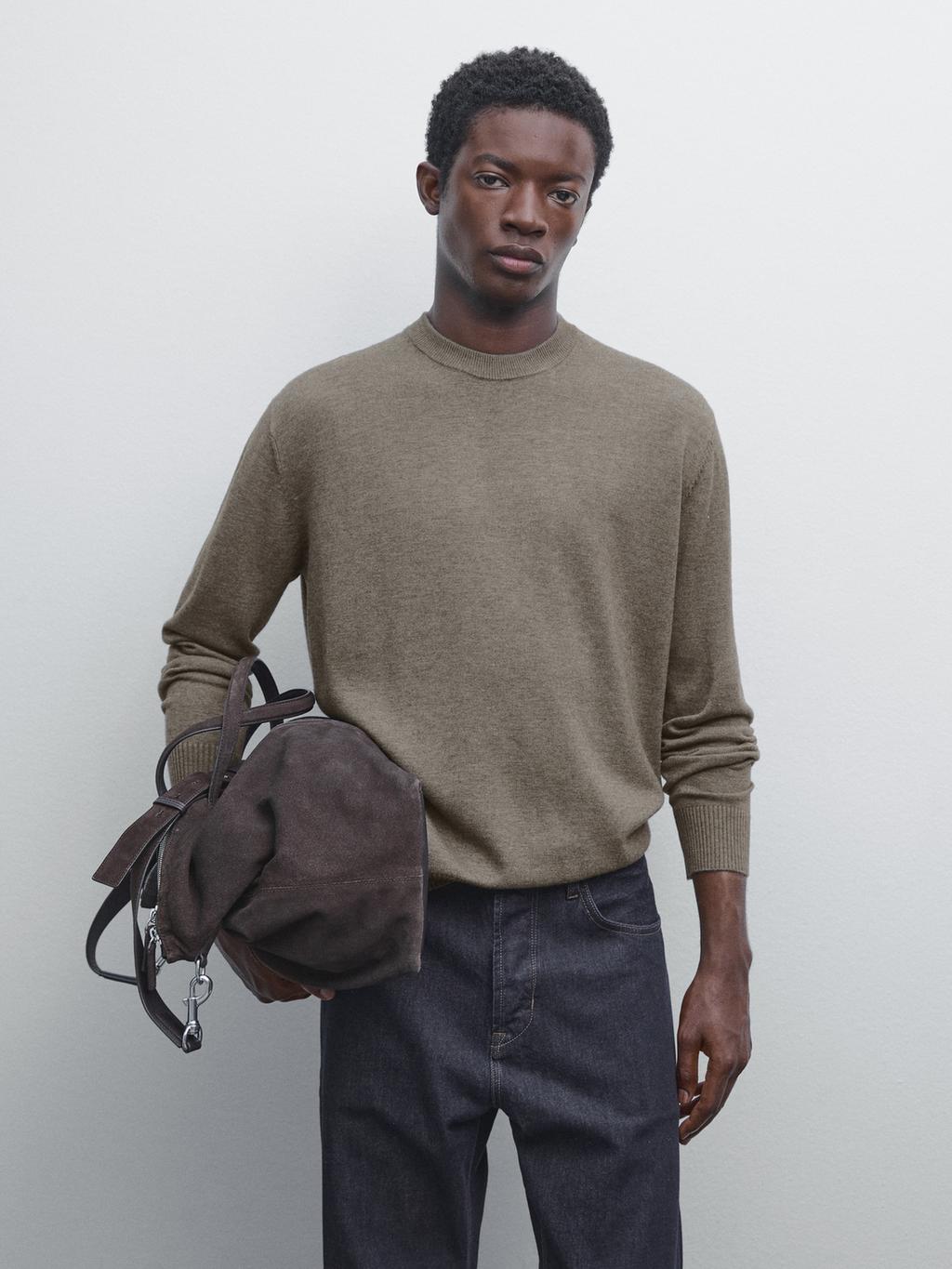 Crew neck knit sweater