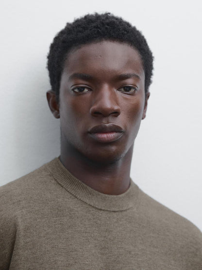 Crew neck knit sweater