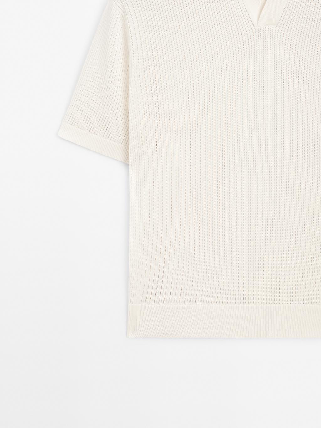 Cutwork V-neck polo shirt