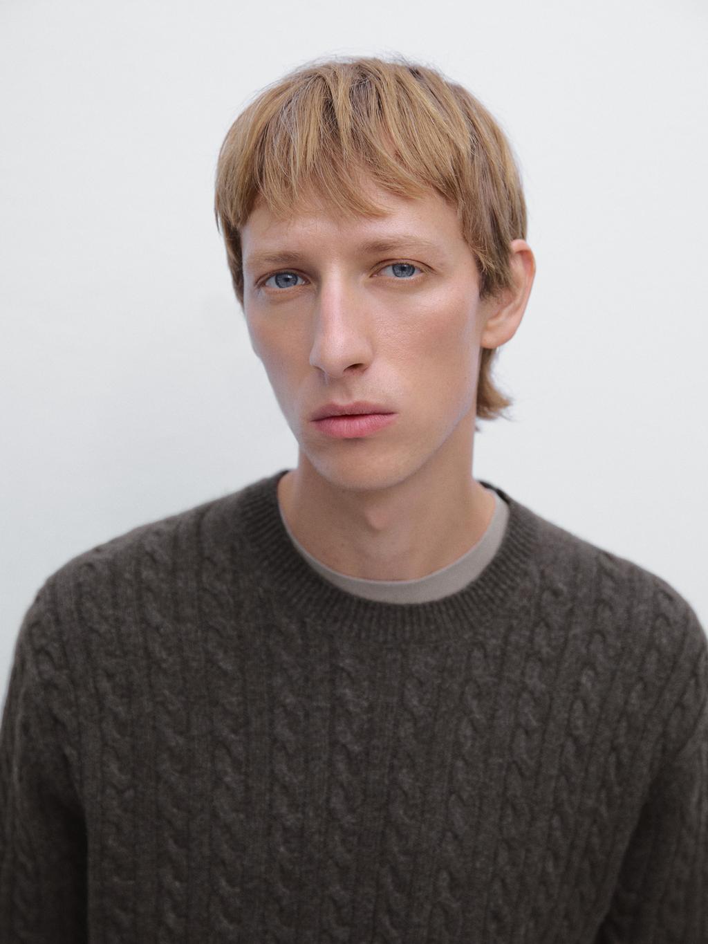 Cable-knit sweater with crew neck