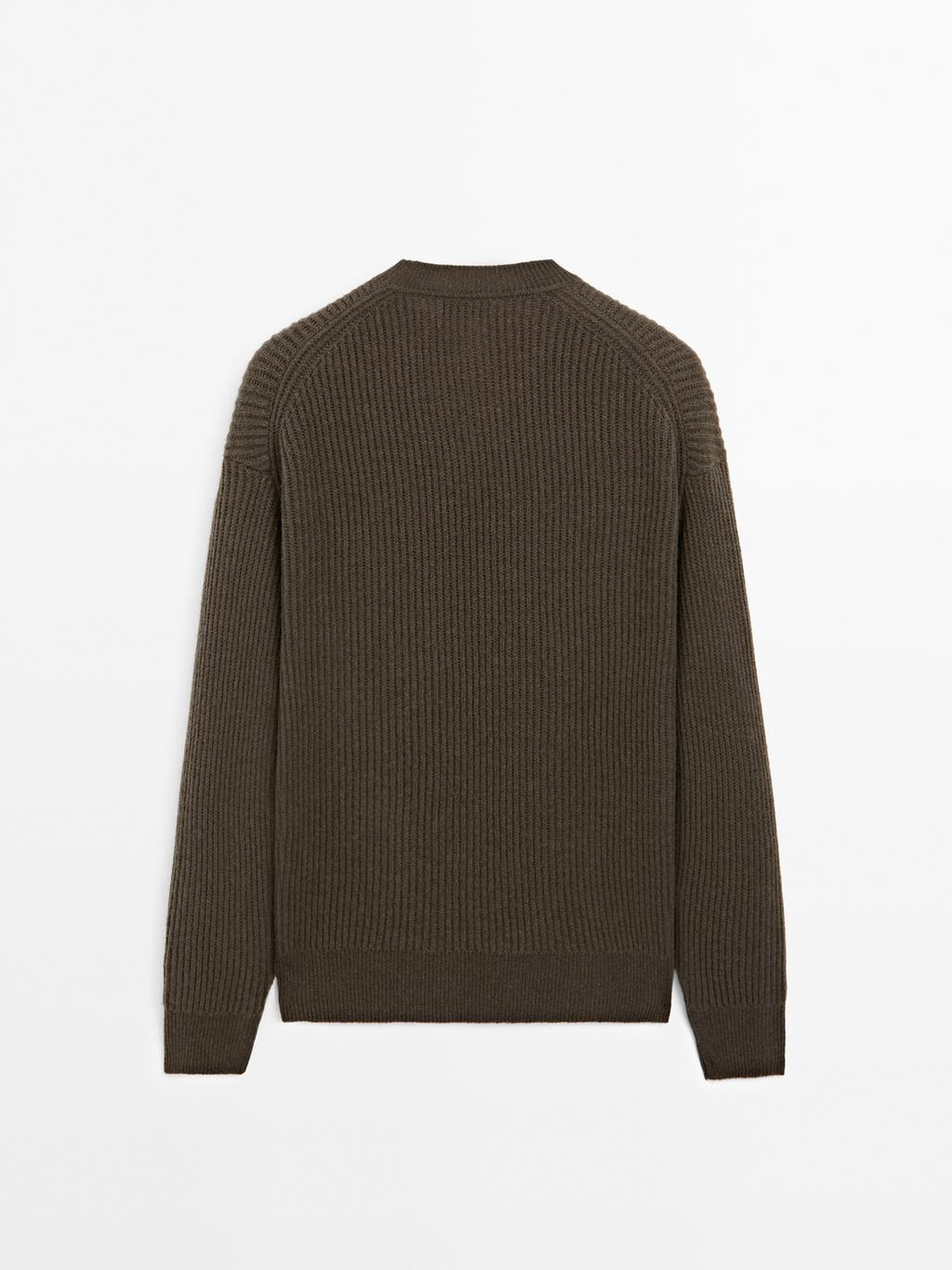 Crew neck ribbed sweater