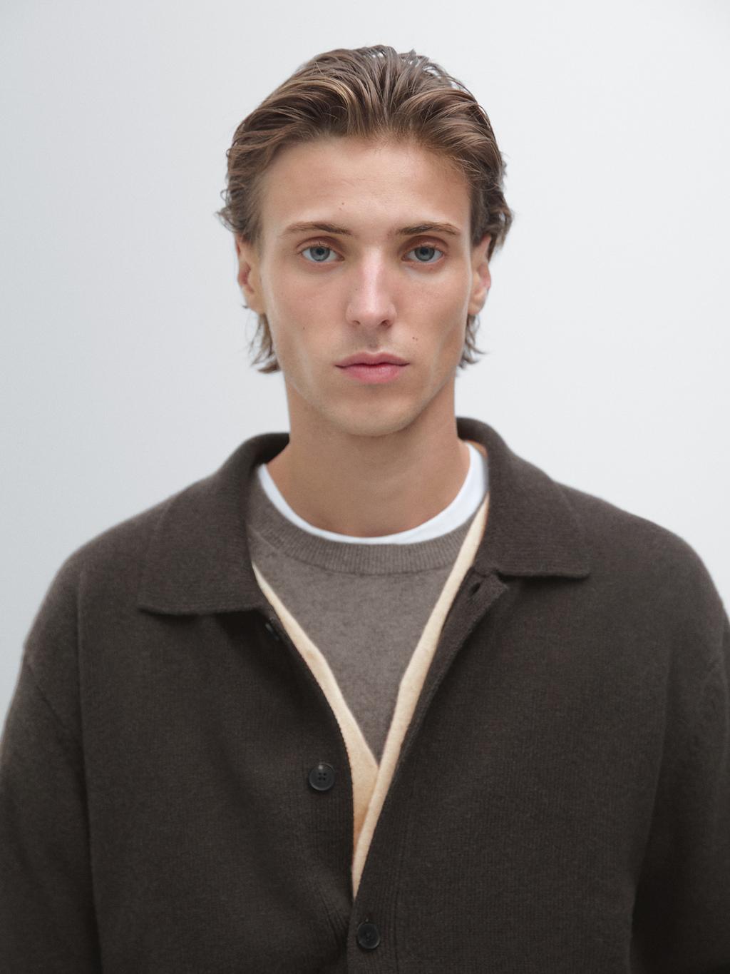 100% wool knit cardigan with polo collar