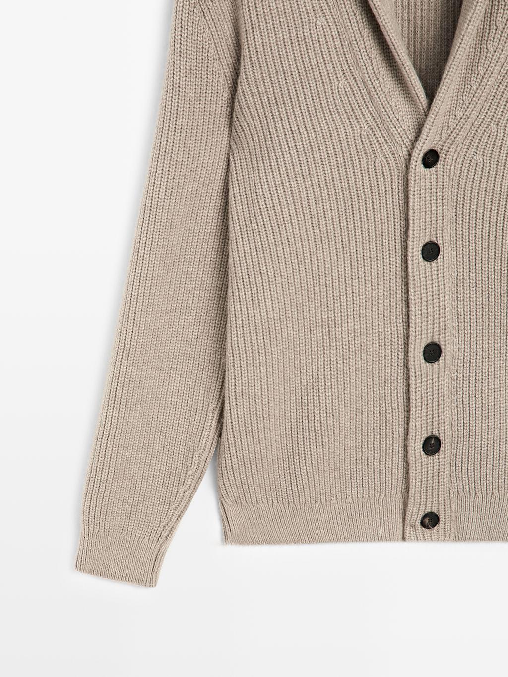 Collared knit cardigan