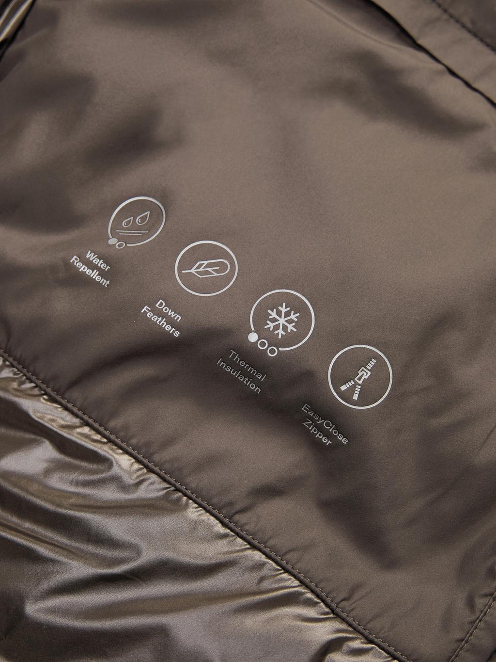 Water-repellent hooded puffer jacket