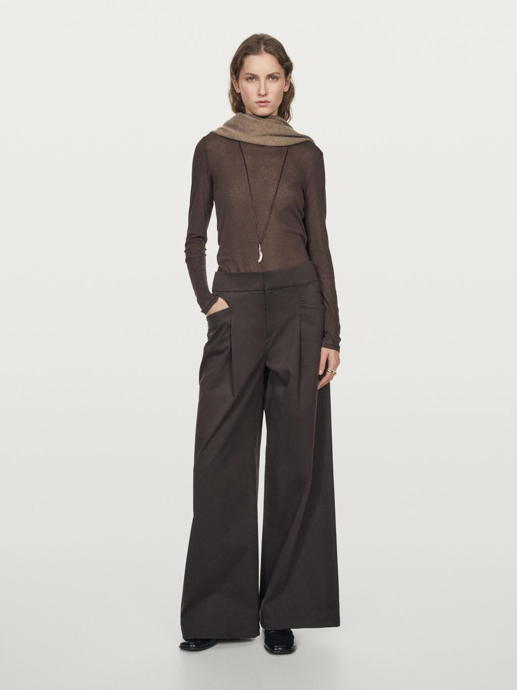 Wide-leg pleated trousers