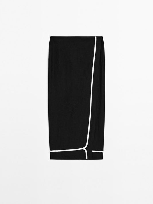 Midi skirt with contrast embroidery