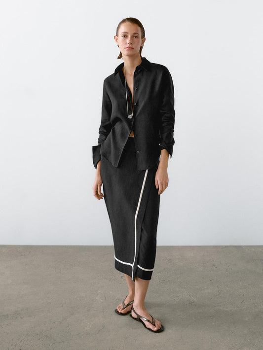 Midi skirt with contrast embroidery