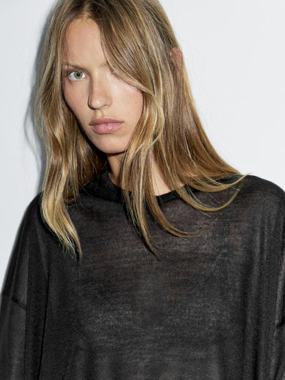 Loose-fitting V-neck sweater