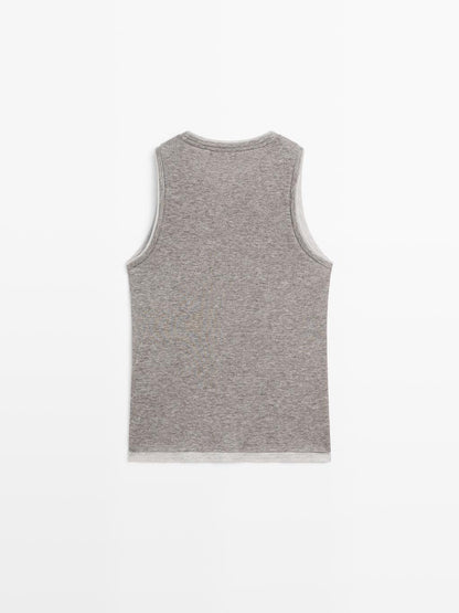 Sleeveless T-shirt with double trim