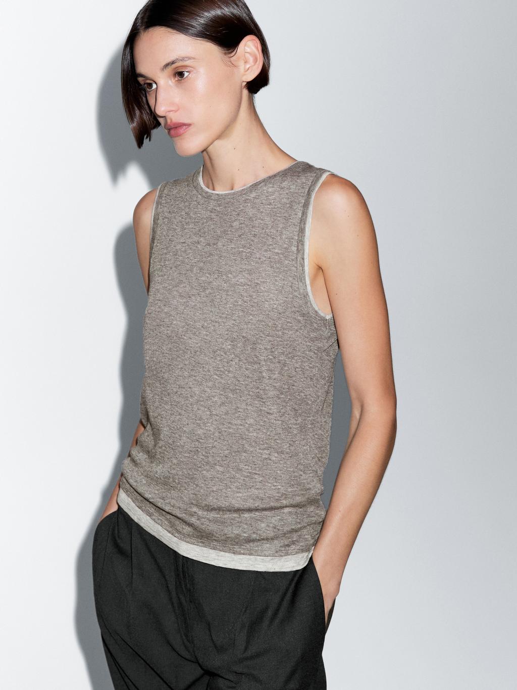 Sleeveless T-shirt with double trim