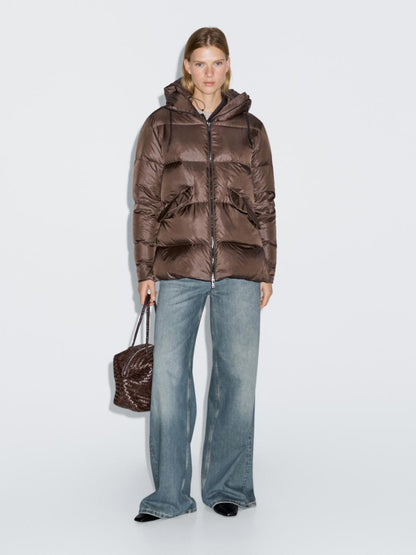 Water-repellent shiny down jacket