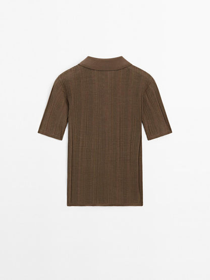 100% cotton polo shirt with ribbed detail