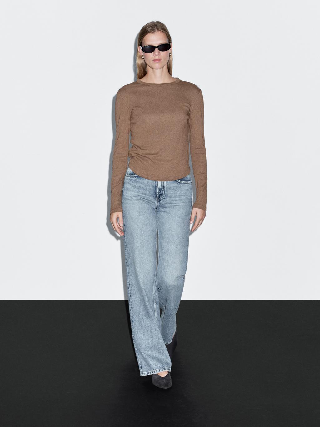 Long sleeve T-shirt with rounded hem