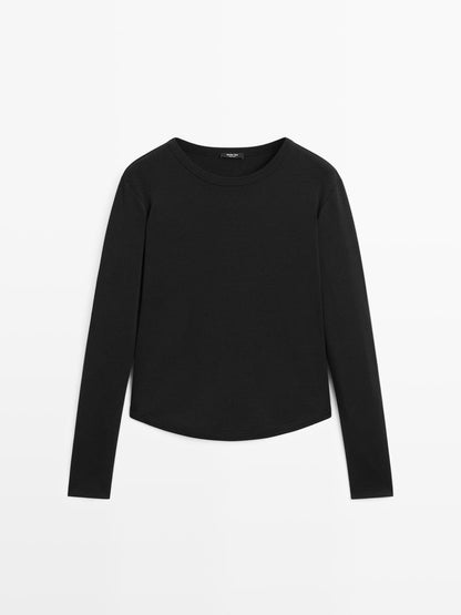 Long sleeve T-shirt with rounded hem